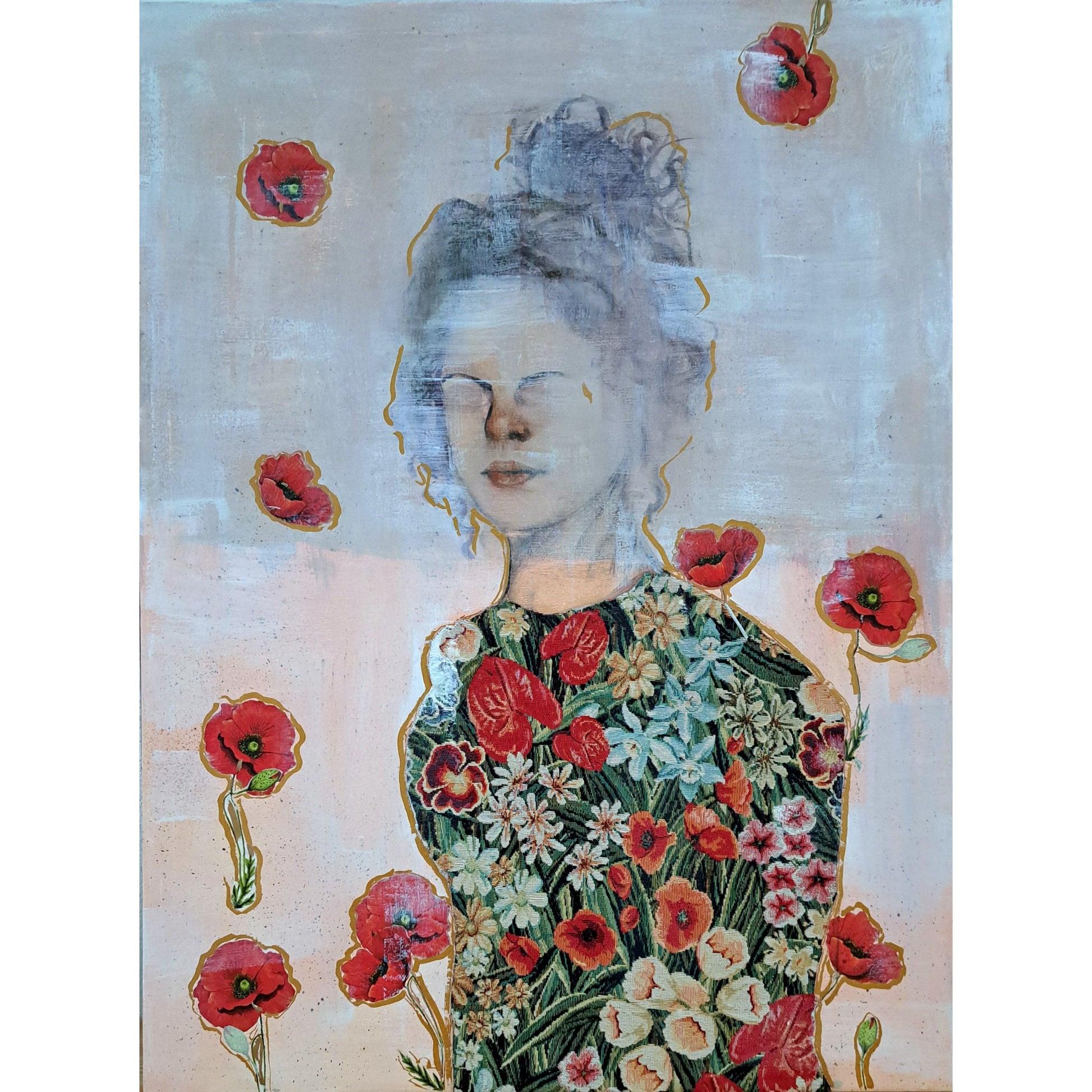 Figuratief kunstwerk van een vrouw met bloemen zoals klaprozen. Haar jurk is van een stoffen kleed met daarop een bloemenveld geweven. De vrouw, zichtloos is met olieverf geverfd.